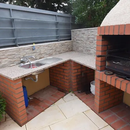 בית נופש Cozy With Pool And Barbecue אלבופיירה