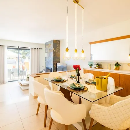 펜션 Cozy With Pool And Barbecue 알부페이라