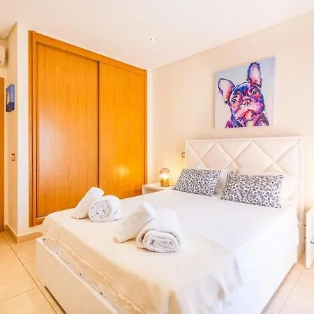 Cozy With Pool And Barbecue 펜션