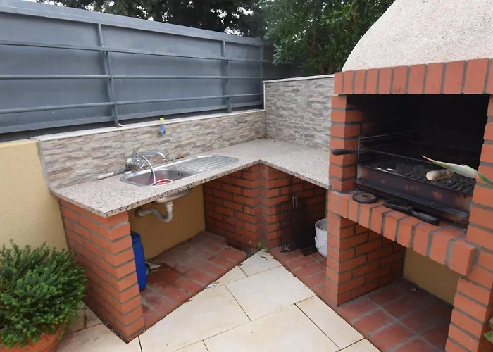 Сasa de vacaciones Cozy With Pool And Barbecue Albufeira