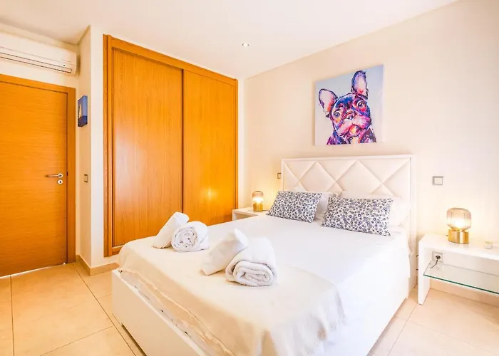 Cozy With Pool And Barbecue Сasa de vacaciones