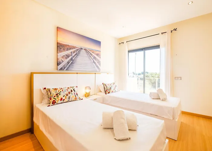 Cozy With Pool And Barbecue Сasa de vacaciones Albufeira