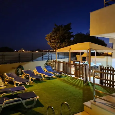 Cozy With Pool And Barbecue Сasa de vacaciones Albufeira
