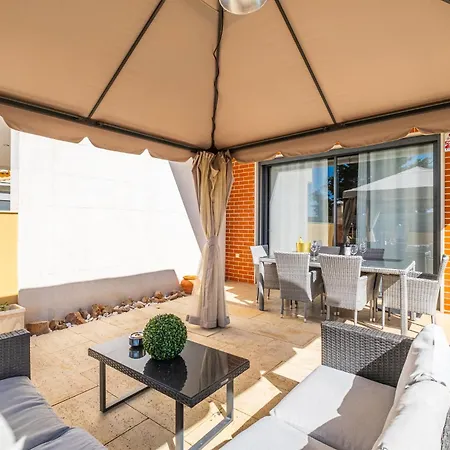 Cozy With Pool And Barbecue *