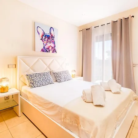 Semesterbostad Cozy With Pool And Barbecue