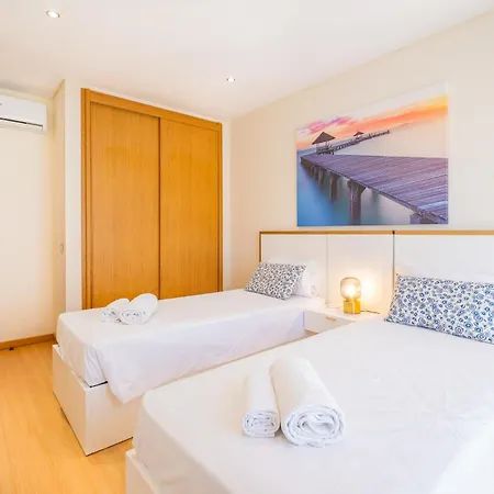 Semesterbostad Cozy With Pool And Barbecue *