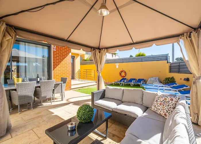 Cozy With Pool And Barbecue 度假居 阿尔布费拉